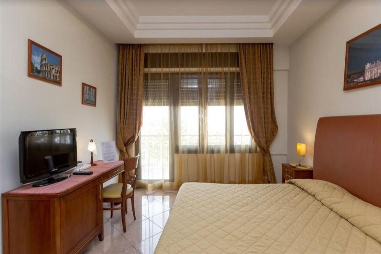 Ranch Palace Hotel เนเปิลส์ ภายนอก รูปภาพ