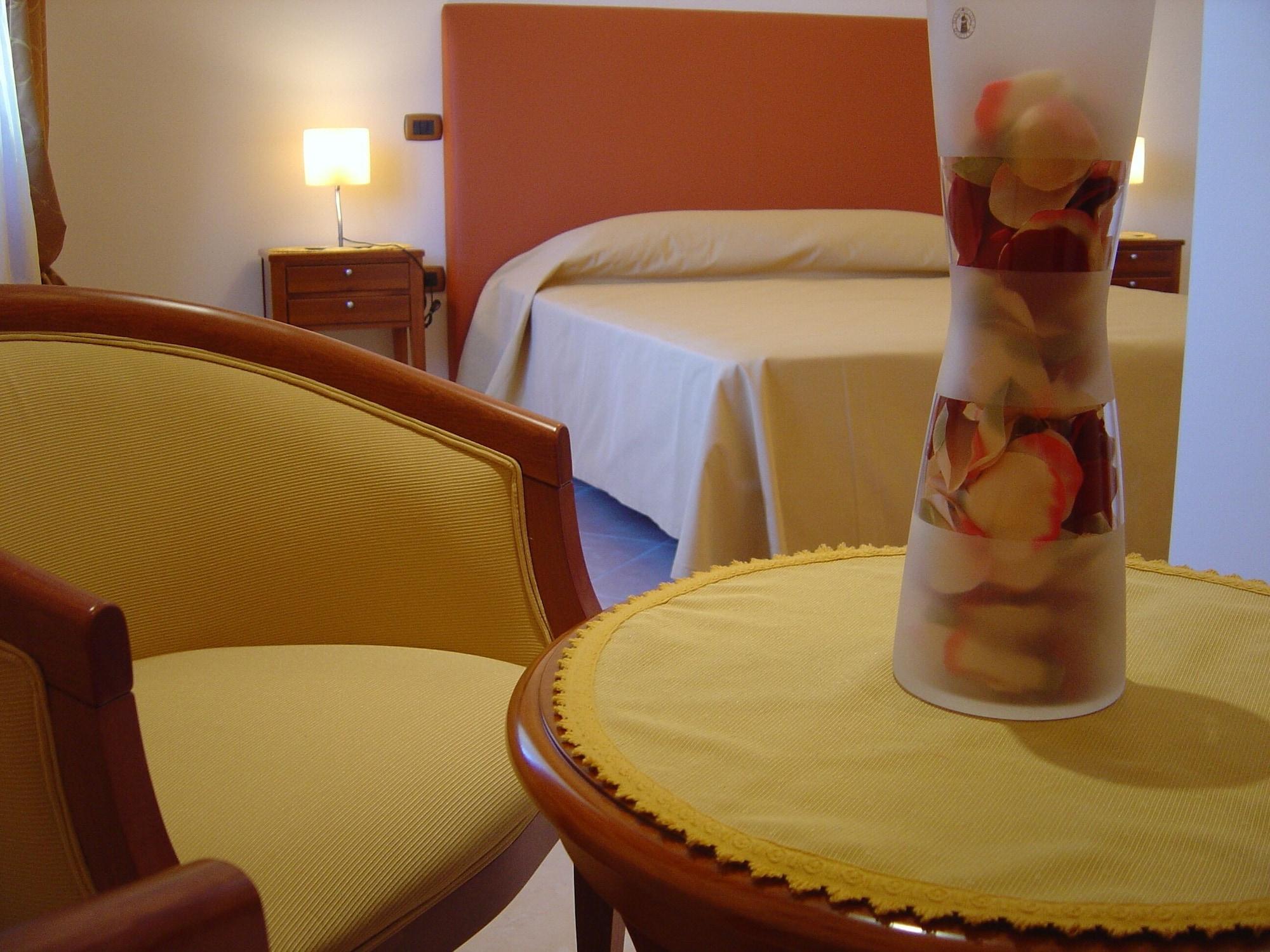 Ranch Palace Hotel เนเปิลส์ ภายนอก รูปภาพ