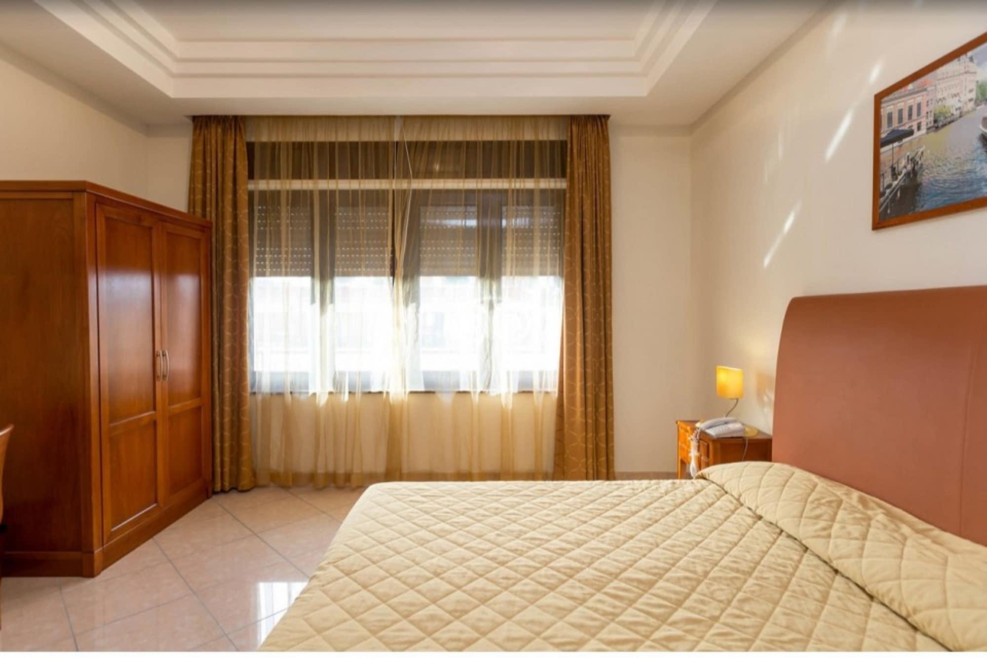 Ranch Palace Hotel เนเปิลส์ ภายนอก รูปภาพ