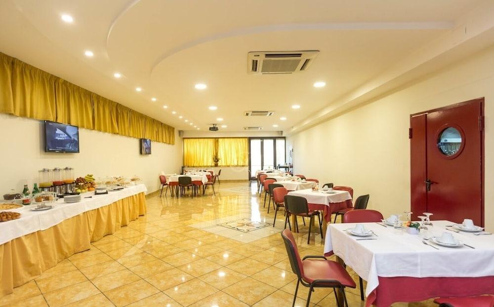 Ranch Palace Hotel เนเปิลส์ ภายนอก รูปภาพ