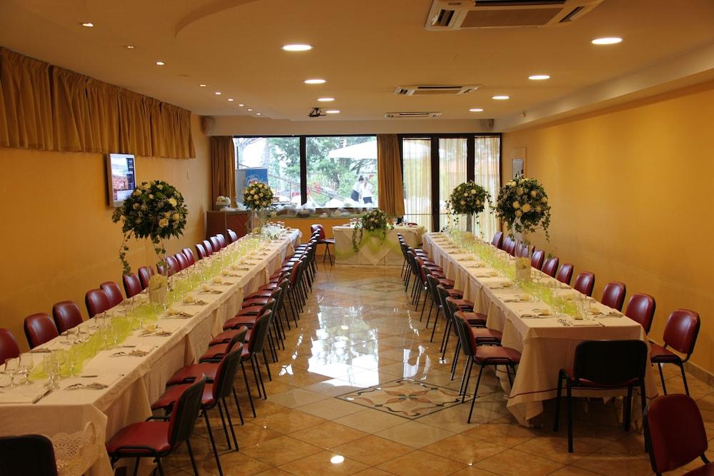 Ranch Palace Hotel เนเปิลส์ ภายนอก รูปภาพ
