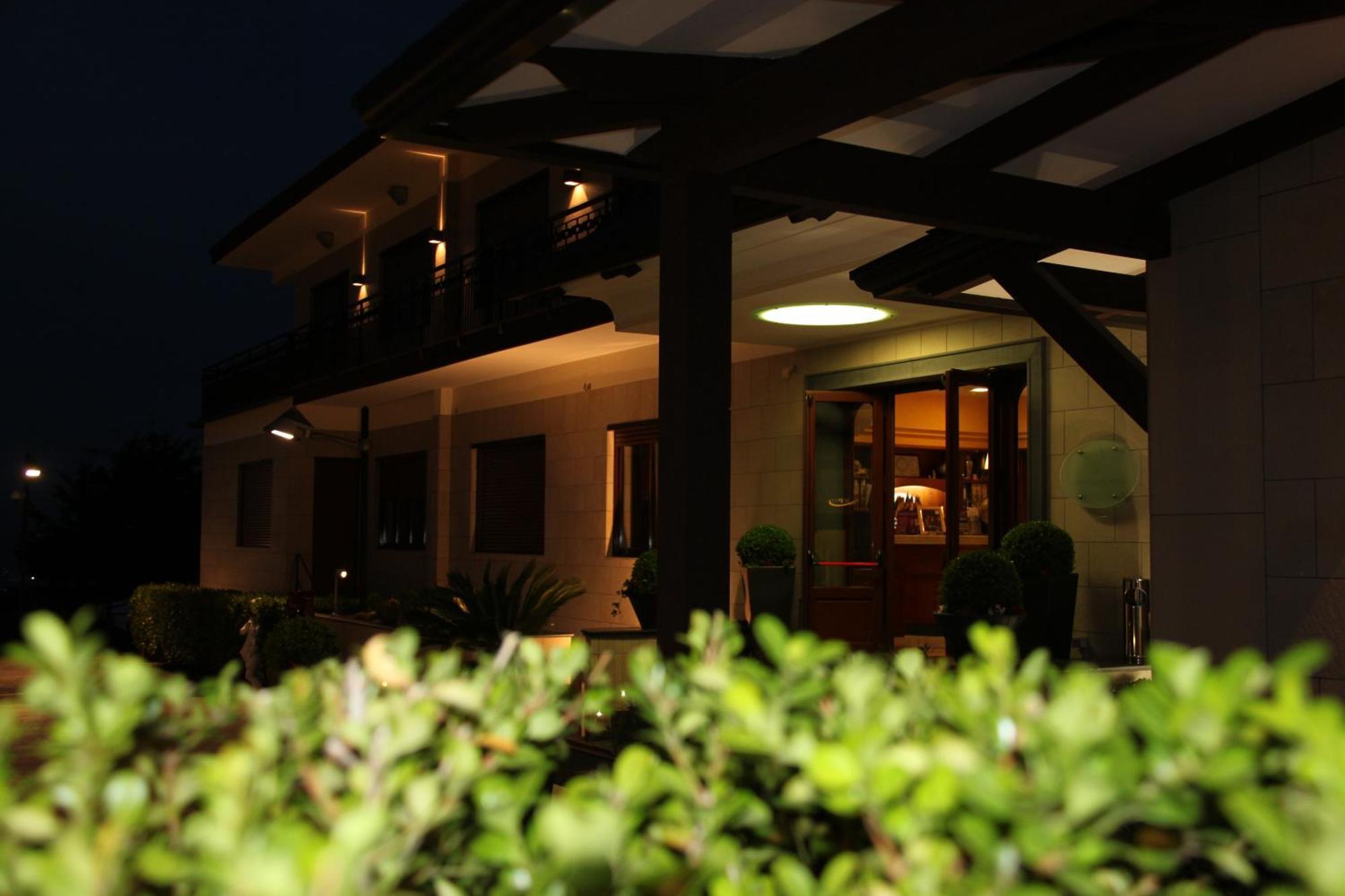 Ranch Palace Hotel เนเปิลส์ ภายนอก รูปภาพ