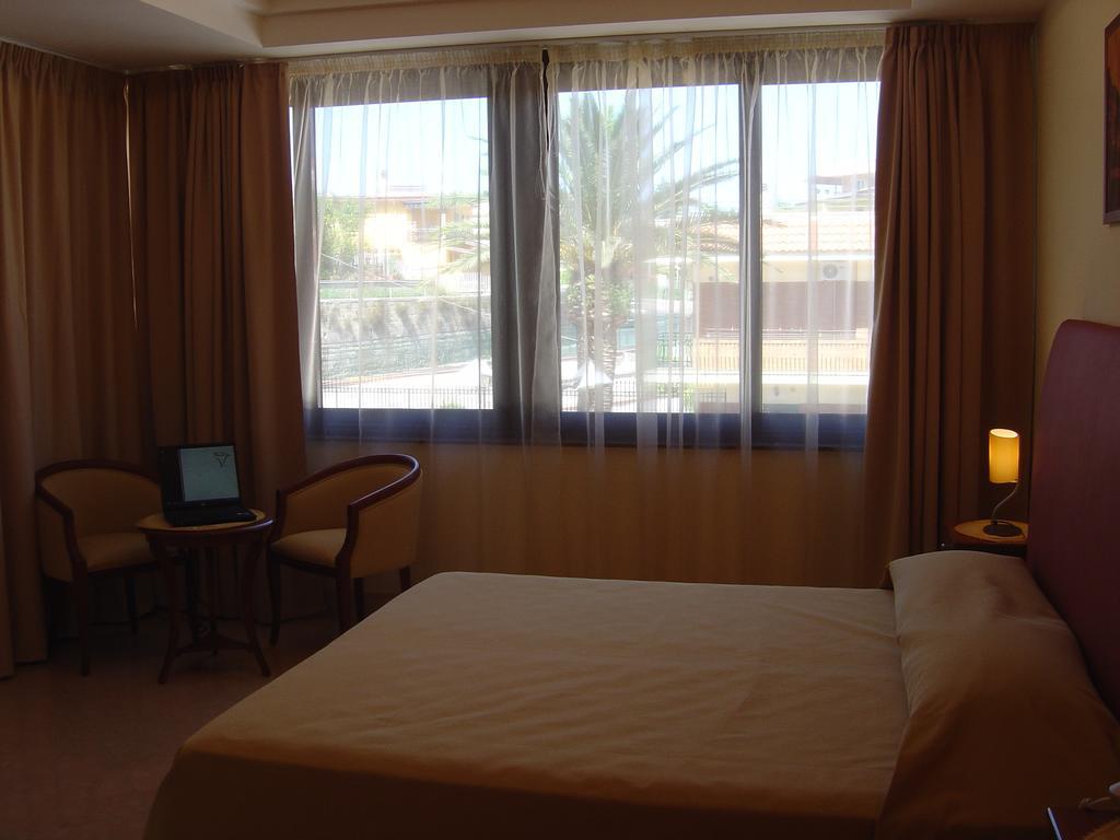 Ranch Palace Hotel เนเปิลส์ ภายนอก รูปภาพ
