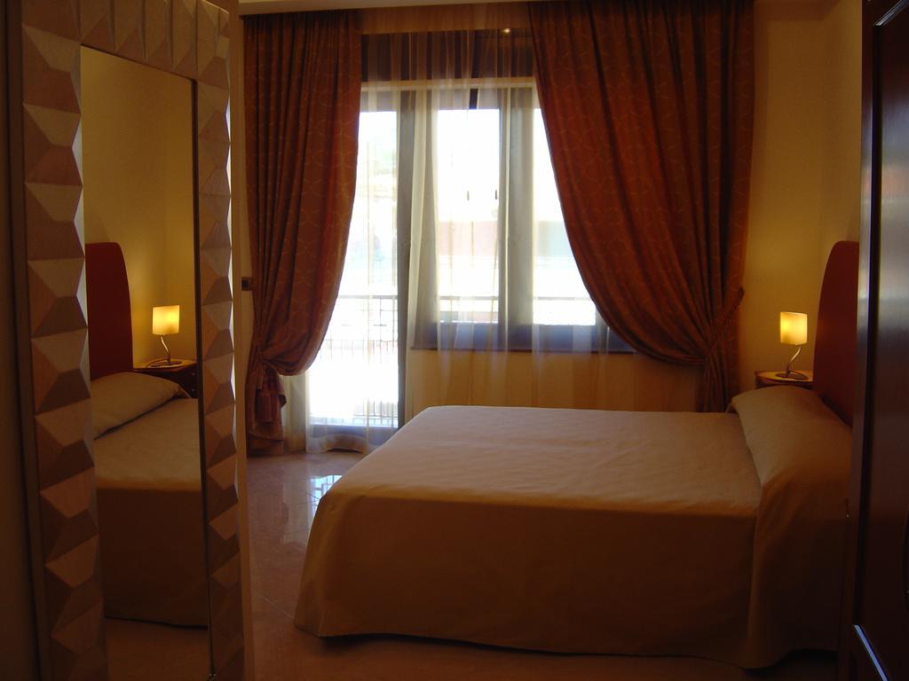 Ranch Palace Hotel เนเปิลส์ ภายนอก รูปภาพ