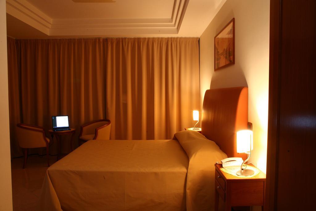 Ranch Palace Hotel เนเปิลส์ ภายนอก รูปภาพ