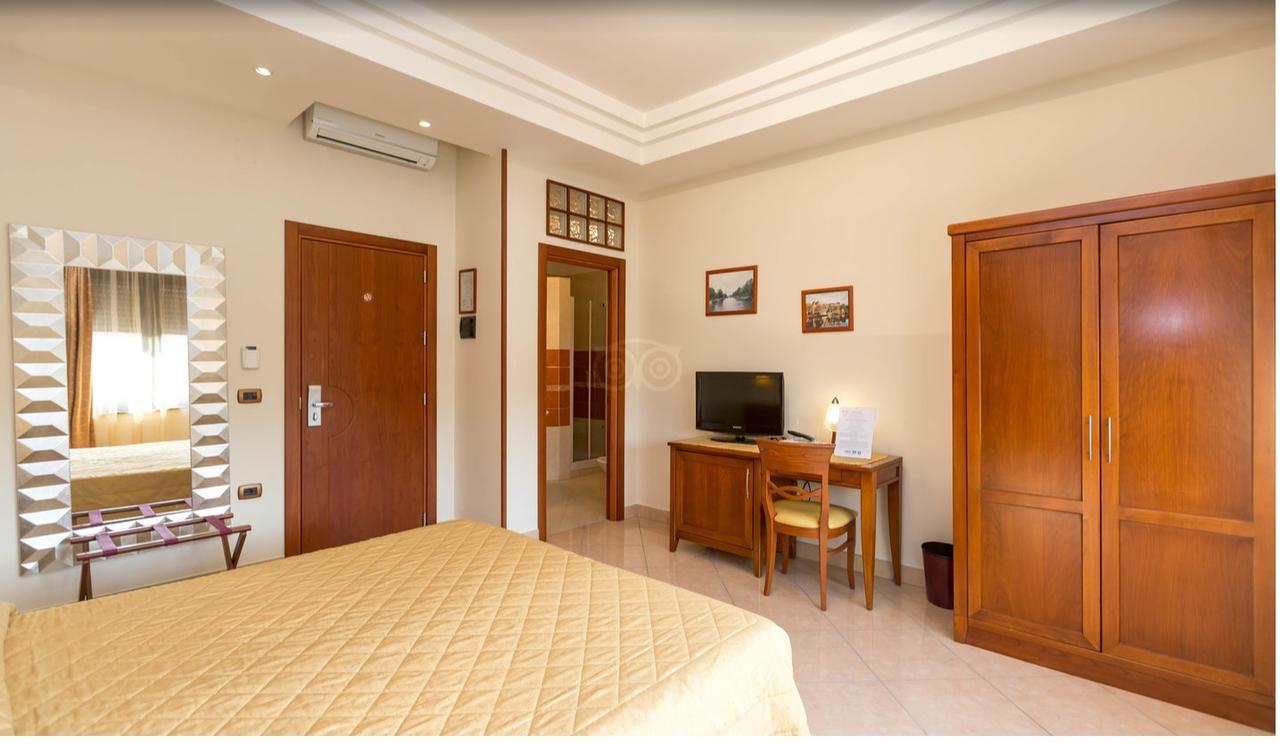 Ranch Palace Hotel เนเปิลส์ ภายนอก รูปภาพ
