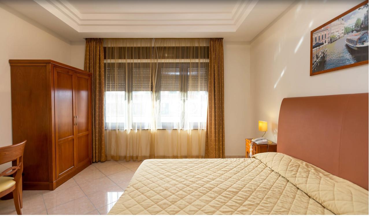 Ranch Palace Hotel เนเปิลส์ ภายนอก รูปภาพ