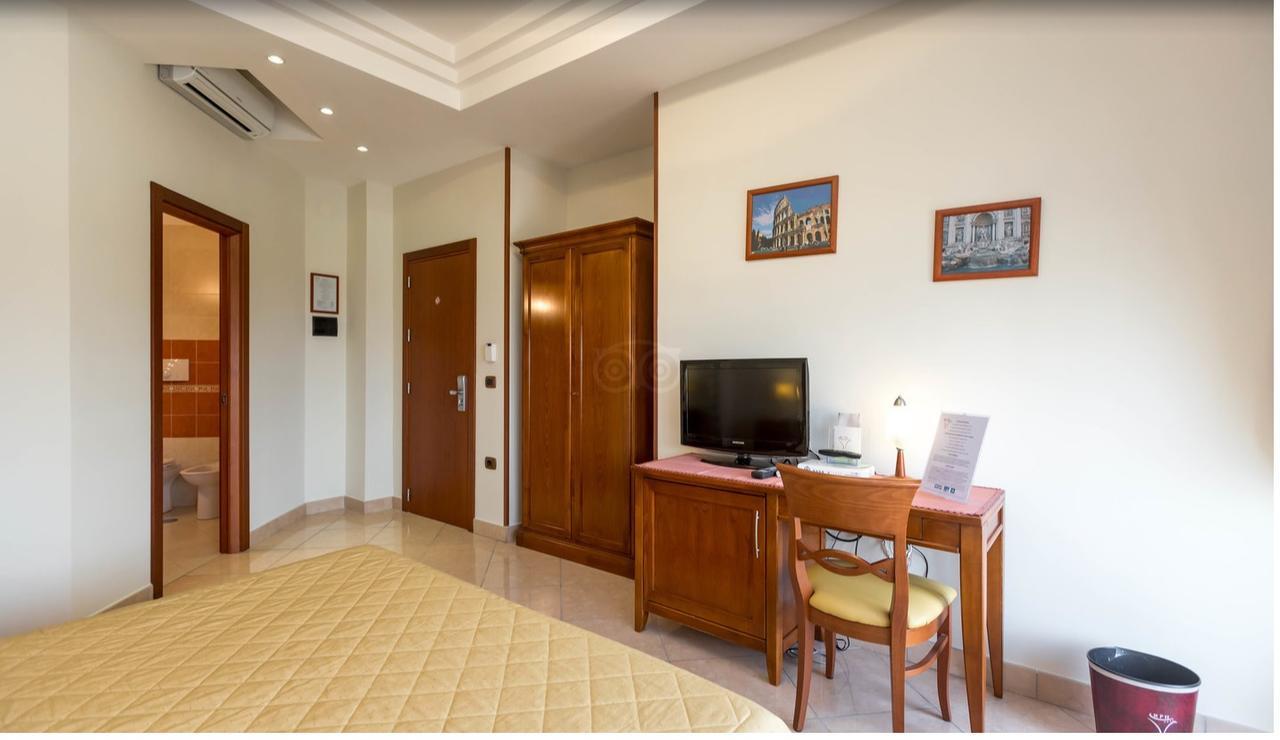 Ranch Palace Hotel เนเปิลส์ ภายนอก รูปภาพ